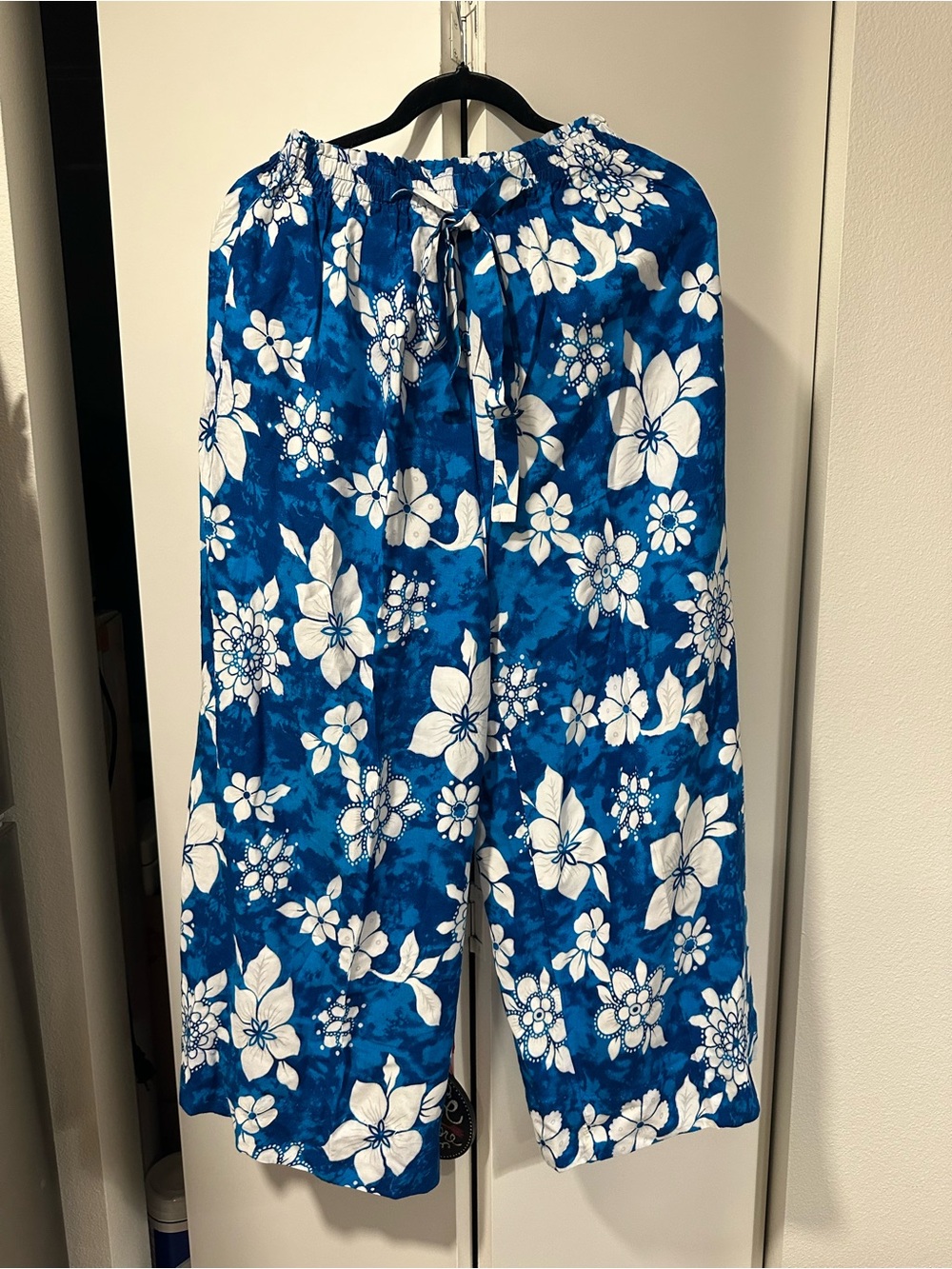 Hawaiian Blue Floral Small/Medium NWOT Drawstring Lounge Pants